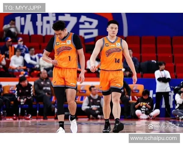 CBA激战广东队迎战山东队争夺季后赛席位精彩对决不容错过 CBA激战广东队迎战山东队争夺季后赛席位精彩对决不容错过